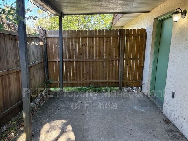 Building Photo - 601 NE 28th Ave