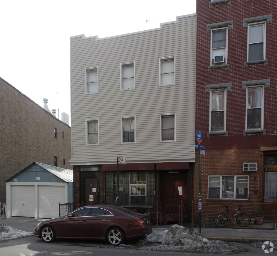 Building Photo - 184 Greenpoint Ave
