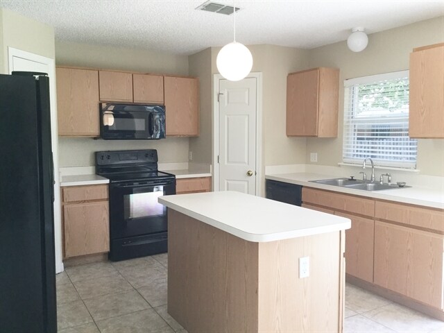 Foto del edificio - 1099 Welch Hill Cir