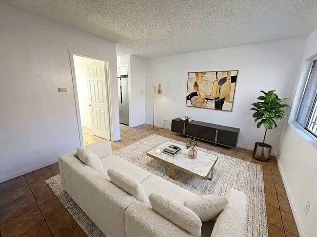 Building Photo - 2672 S Redondo Blvd
