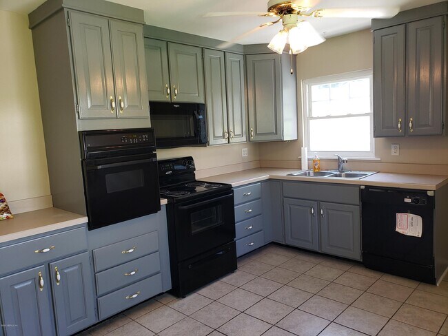 Foto del edificio - 5800 Foxboro Ln