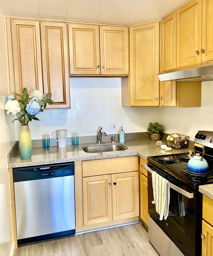 Photo - 369 palm ave (Oakland, CA)