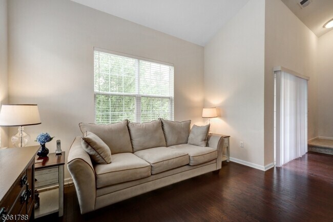 Foto del edificio - 1308 Meadow Brook Ct