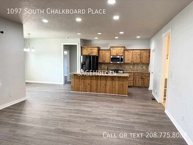 Building Photo - 1097 S Chalkboard Pl