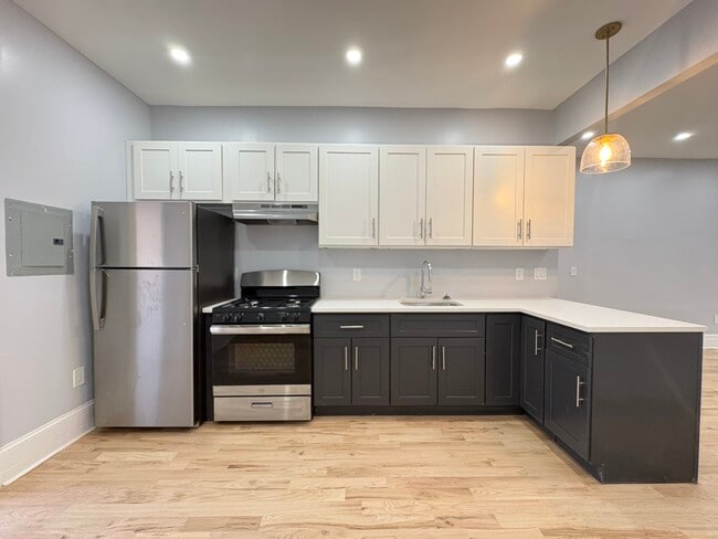 Building Photo - 76A Bostwick Ave