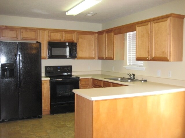 Building Photo - 3008 Ace Wintermeyer Drive