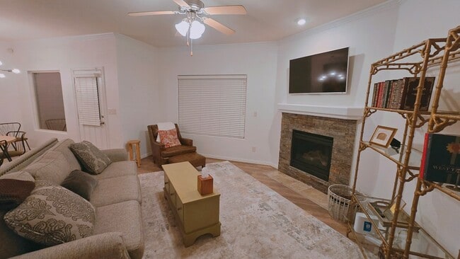 Building Photo - 7309 Raphael St