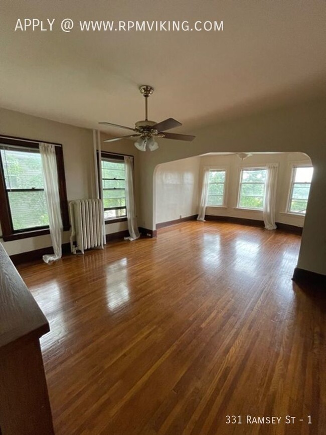 Building Photo - 2br 1ba 2 car off street parking ~ Securit...