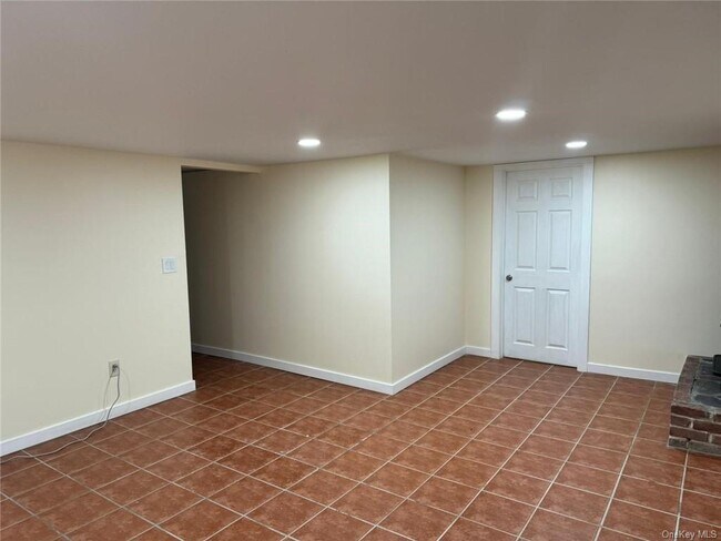 Building Photo - 100 Upland Dr