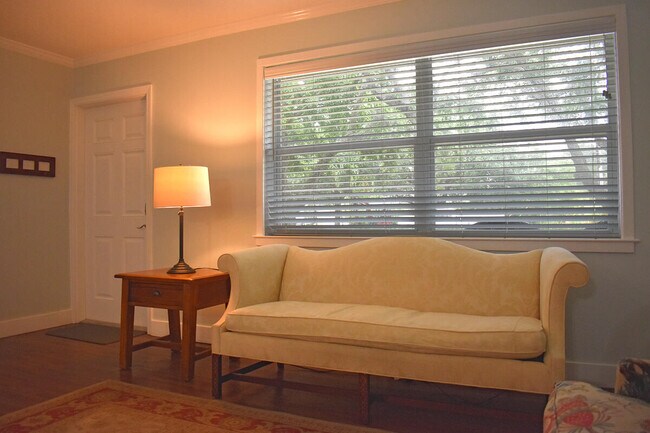 Foto del edificio - 1000 Prosperity Farms Rd