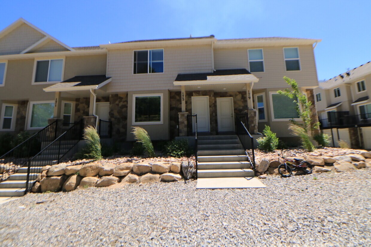 Foto principal - 3 Bed 2.5 Bath Townhome in Santaquin