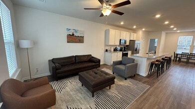 Building Photo - 134 Roxanne Dr