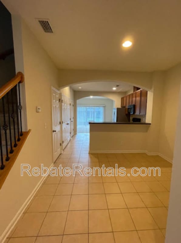 Building Photo - 13026 Sunset Lake Dr