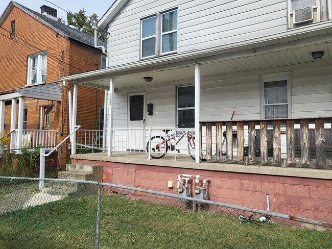 Building Photo - 202 Jarvis St