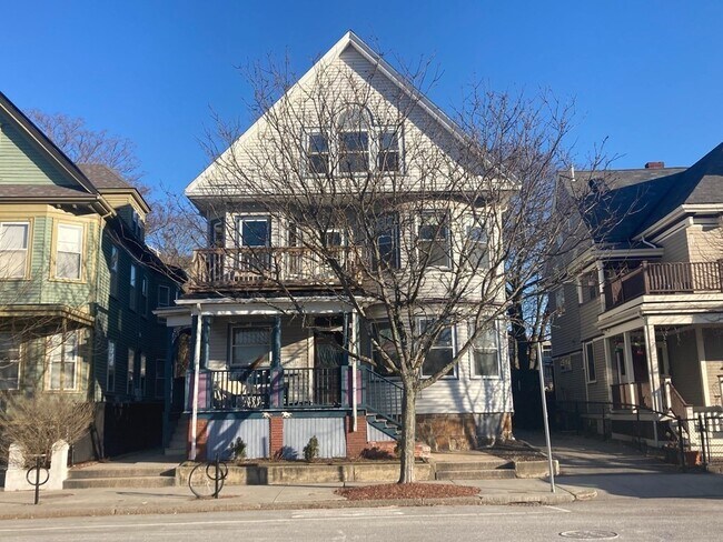 Building Photo - 406 Centre St