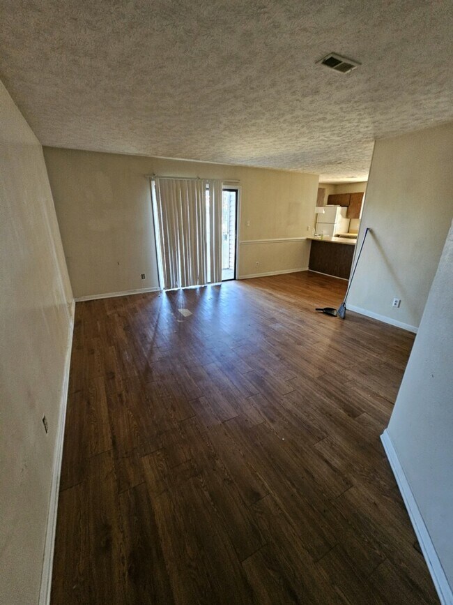 Foto del edificio - 933 Applewood Ln