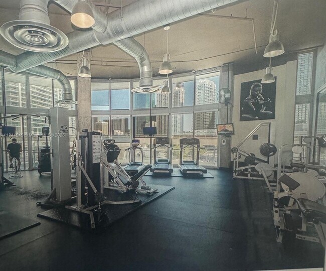 Foto del edificio - 690 SW 1st Ct