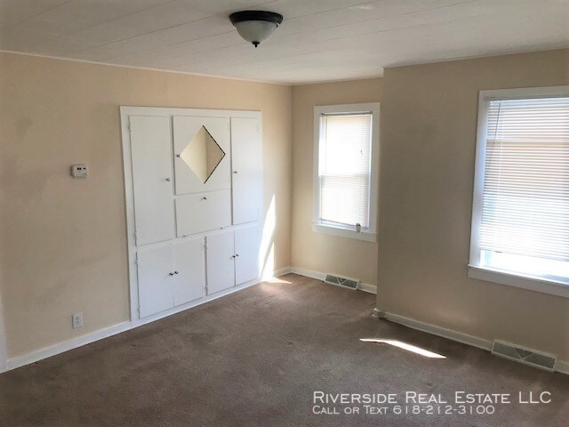 Building Photo - 111 Kinder St