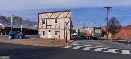 Building Photo - 514 E Main St