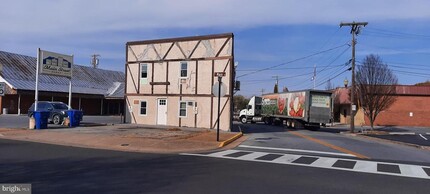 Building Photo - 514 E Main St