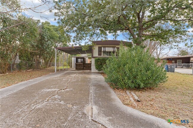 Foto del edificio - 1506 Honeysuckle Ln