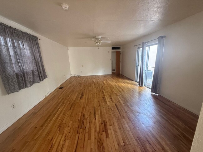 Building Photo - Nice 2 Bedroom Near NMSU