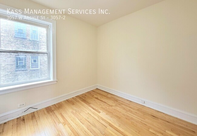 Foto del edificio - 3057 W Argyle St