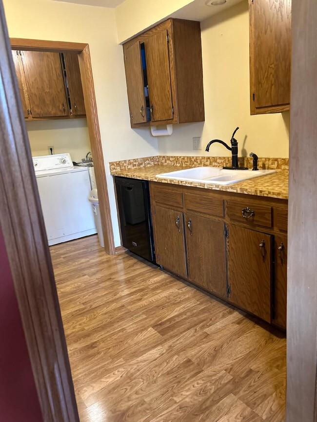 Kitchen w/view of washer and dryer - 524 Marshal Ct