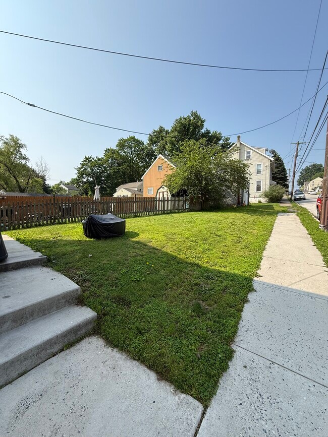 Backyard - 300 S Main St