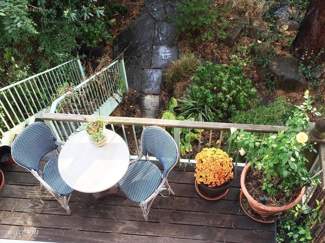 Primary Photo - Rare Townhouse Triplex