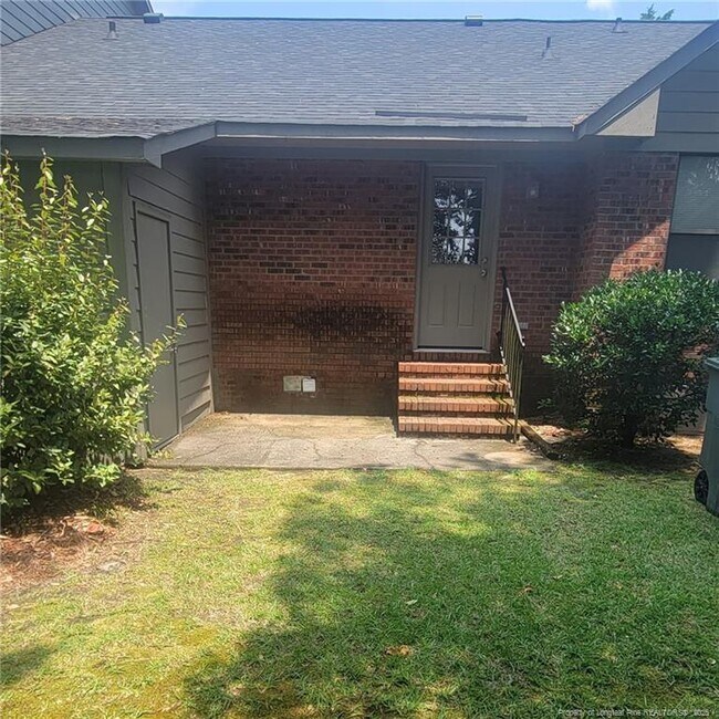 Building Photo - 131 Villa Dr