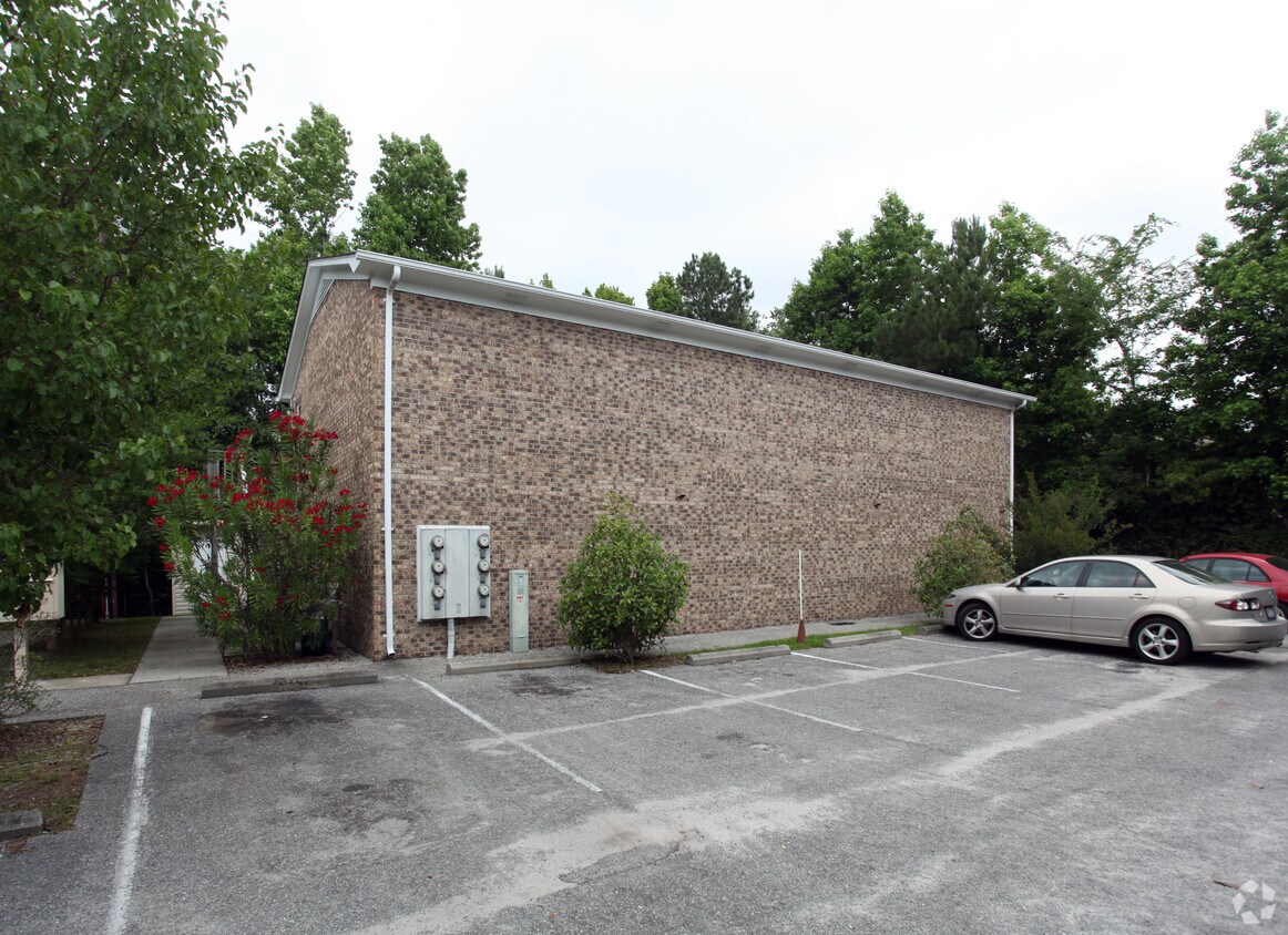 Building Photo - 101 Lullwater Dr