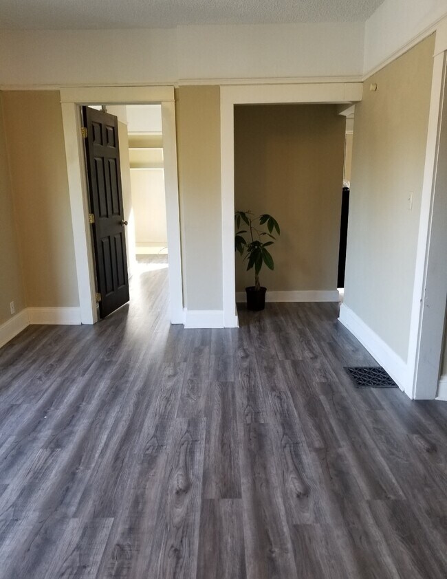 Foto del edificio - 1867 SW 14th Ave