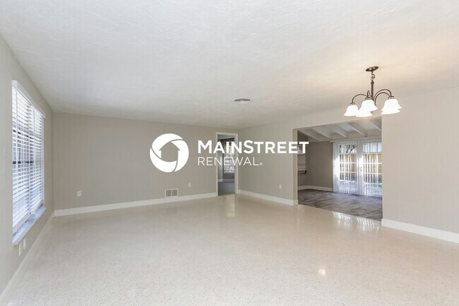 Foto del edificio - 3 Bedroom Pet-Friendly Home in Venice, FL with Main Street Renewal