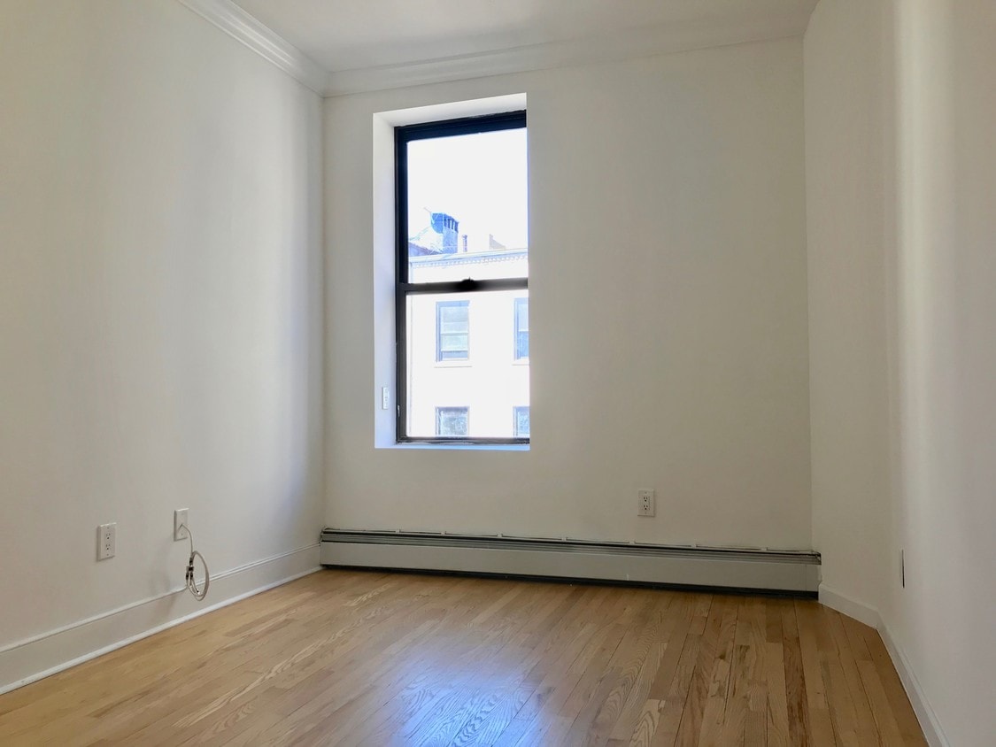 Living room - 301 W 114th St