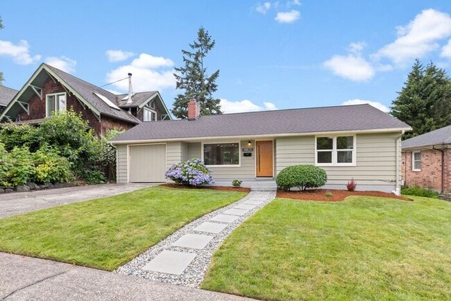 Building Photo - Air Conditioned Columbia City Bungalow