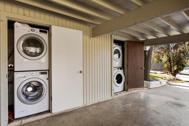 Building Photo - 1911B Westridge, Austin TX 78704