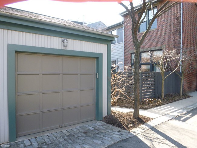 Building Photo - 1611 Franklin Ct