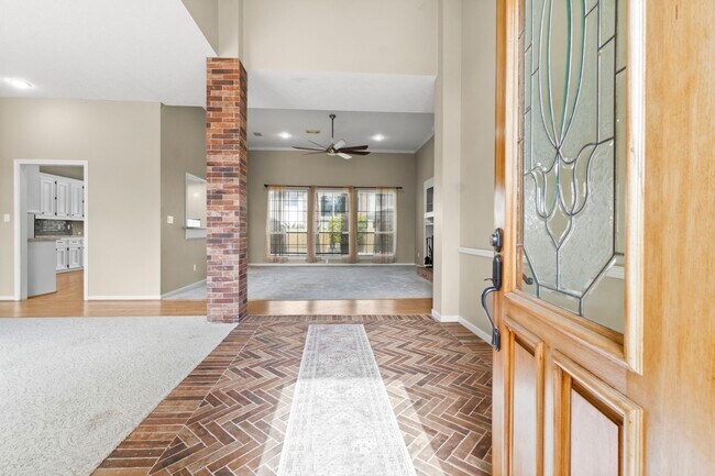 Foto del edificio - 590 Edgewood Dr