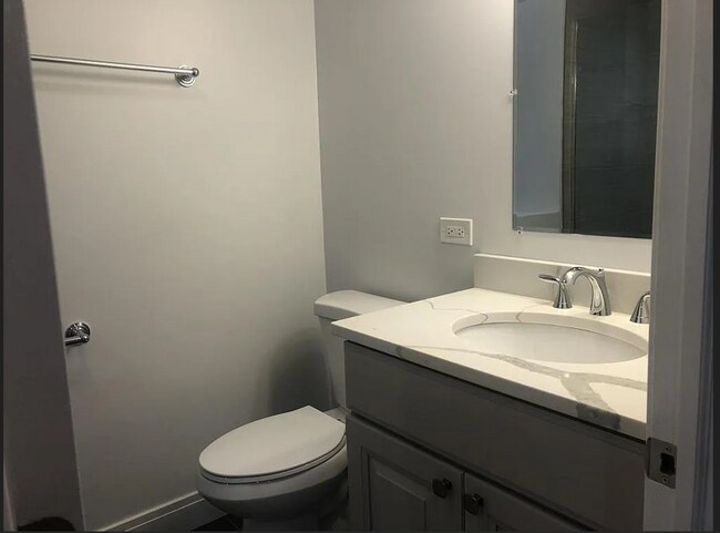 Foto del edificio - 2505 N Hamlin Ave