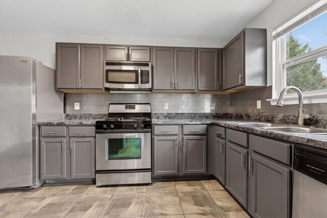 Foto del edificio - 5040 Estonian Dr