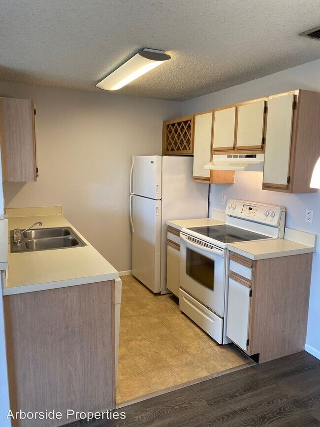 Building Photo - 2585 Grassy Point Dr