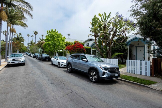 Vista de la calle - 810 Crestmoore Pl