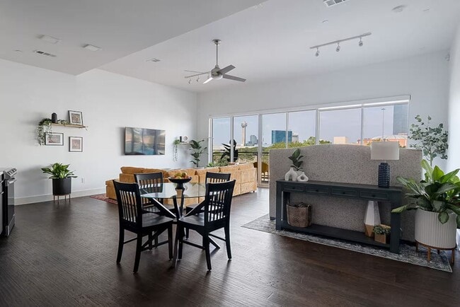 Building Photo - Stylish 1-Bedroom Near Downtown Dallas