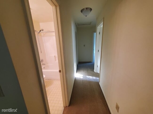 Building Photo - 3 br, 2 bath House - 16 Willow Breeze Ct