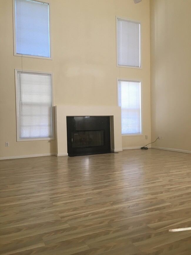 Building Photo - 11080 Kimball Crest Dr