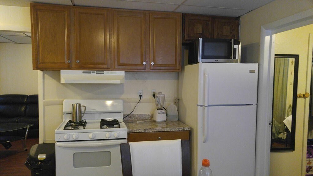 Building Photo - 26 Dickens St