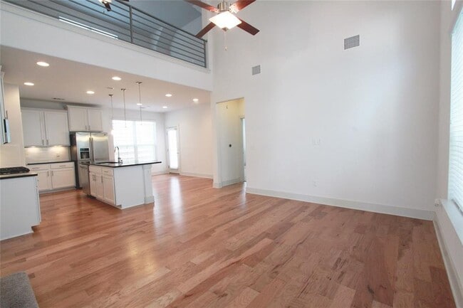 Building Photo - 1507 Homespun Rd