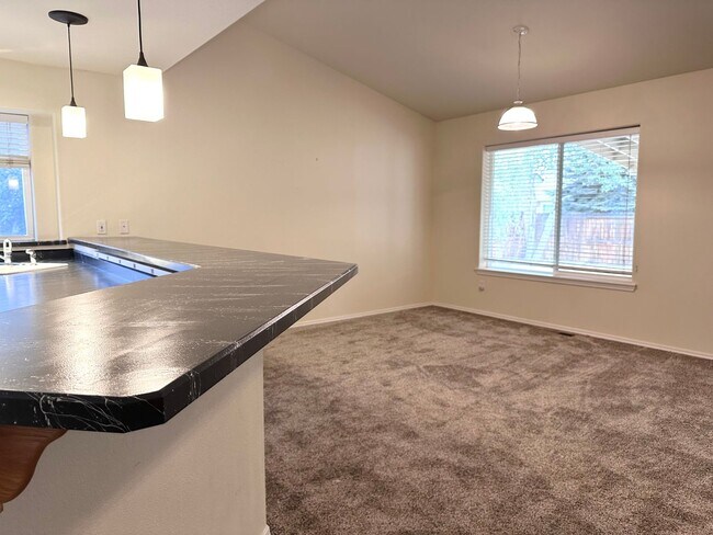 Foto del edificio - 2021 NW Nickernut Ct