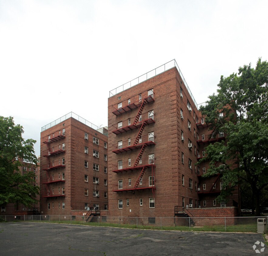 Primary Photo - 135-26 Hoover Ave